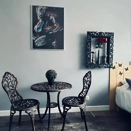 Orphelin Studio Avec Balneo Proche Centre Ville Reims Esterno foto