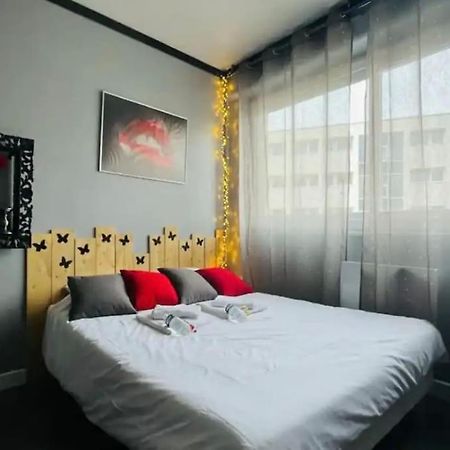 Orphelin Studio Avec Balneo Proche Centre Ville Reims Esterno foto