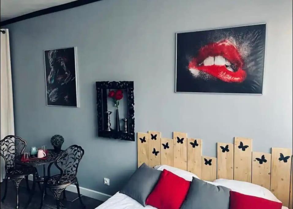 Orphelin Studio Avec Balneo Proche Centre Ville Reims Esterno foto